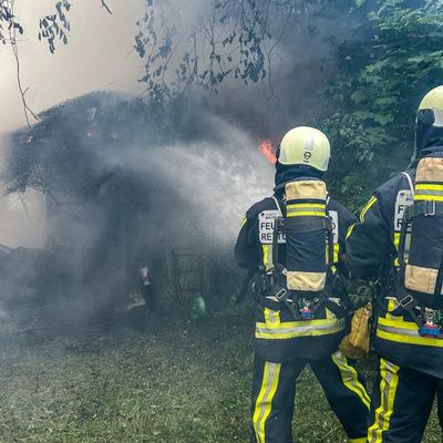 FW-BO: Brennende Gartenlaube an der Harpener Straße