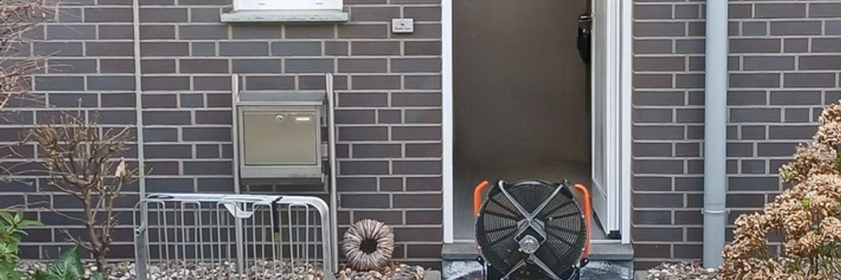 FW-EN: Wetter - Rauchwarnmelder löst Alarm aus - Person aus Wohnung gerettet