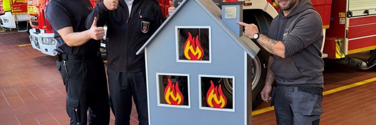 FW-EN: Spende eines Spritzenhauses für die Brandschutzerziehung