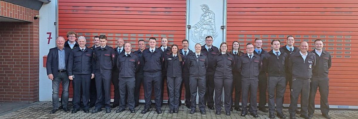 FW Bergheim: Beförderungen und Ernennungen bei der Feuerwehr Bergheim Lehrgang abgeschlossen und nächster steht in den Startlöchern - Weitere Mitarbeiter befördert