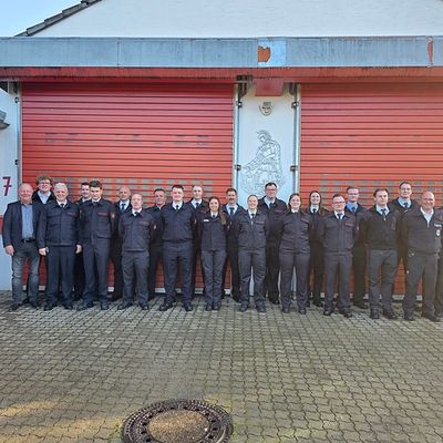 FW Bergheim: Beförderungen und Ernennungen bei der Feuerwehr Bergheim Lehrgang abgeschlossen und nächster steht in den Startlöchern - Weitere Mitarbeiter befördert