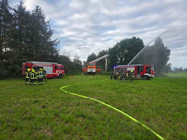 FW-RD: Feuer im Wohnhaus - eine Person verstorben