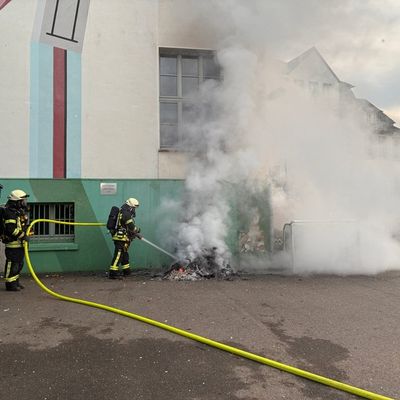 FW-MH: FW-MH: Kleinbrand an Schule