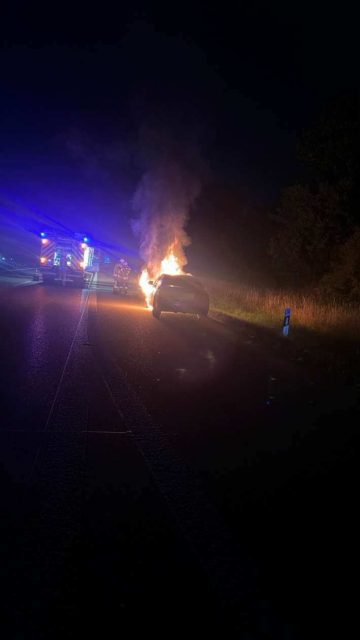 FW-Greven: PKW-Brand auf Bundesautobahn