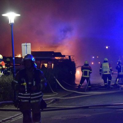 FW-SE: Feuer zerstört Carport