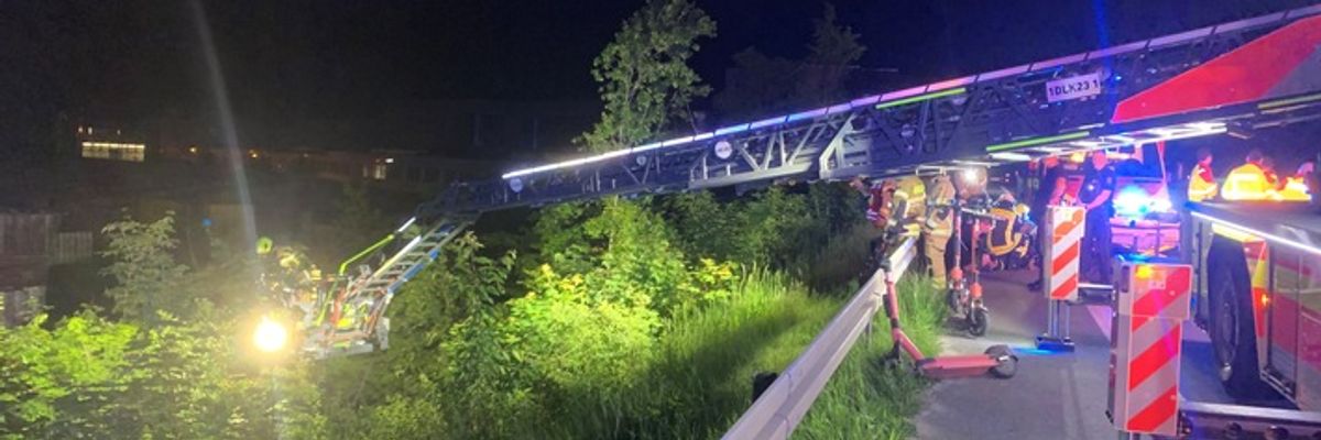 FW Paderborn: Leichtsinnige E-Scooter-Fahrt auf B64 mündet in Feuerwehreinsatz