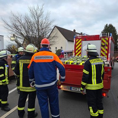FW-AR: Intensive Jahresübung: Brand in altem Drogerie-Gebäude