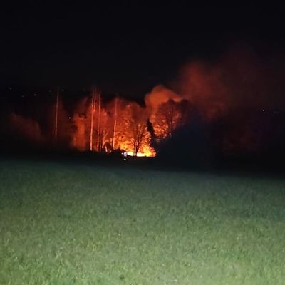 FW-GL: Drei Einsätze an einem Abend - Brandbekämpfung in Heidkamp, Hebborn und Herkenrath - Eine verletzte Person durch Brandrauch