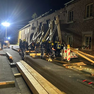 FW Gangelt: Drohender Einsturz an Brandruine