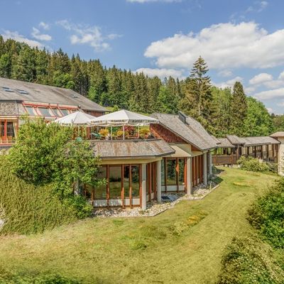 FWV BW: 70 Jahre Feuerwehrhotel Sank Florian am Titisee Ein Ort der Erholung für Feuerwehrleute und ihre Familien