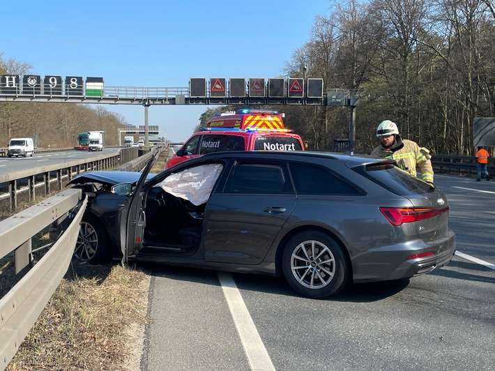 FW Lehrte: Eine verletzte Person bei Unfall auf der A2 - Rettungsgasse wieder zugeparkt