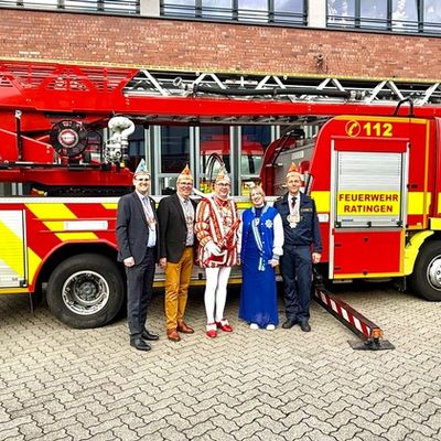 FW Ratingen: Prinzenpaare zu Besuch bei der Feuerwehr Feuerwehr Ratingen