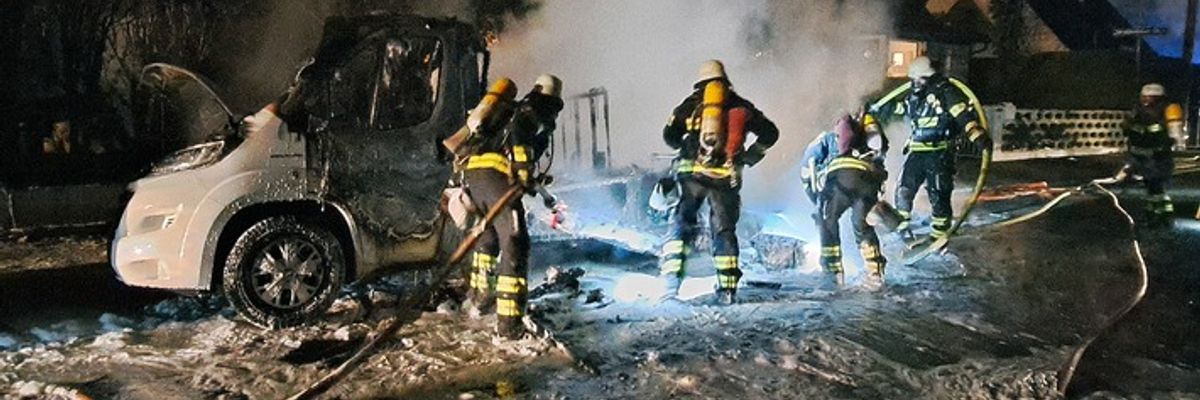 FW-M: Camper brennt aus (Aubing)