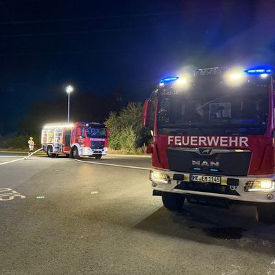FW Helmstedt: Feuer in Klärschlammverbrennungsanlage: Einsatzkräfte bekämpfen Brand auf mehreren Ebenen