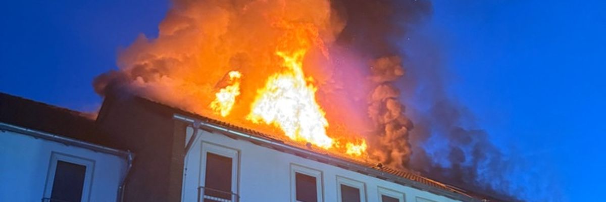 FW Paderborn: Dachstuhlbrand in der Lösekestraße