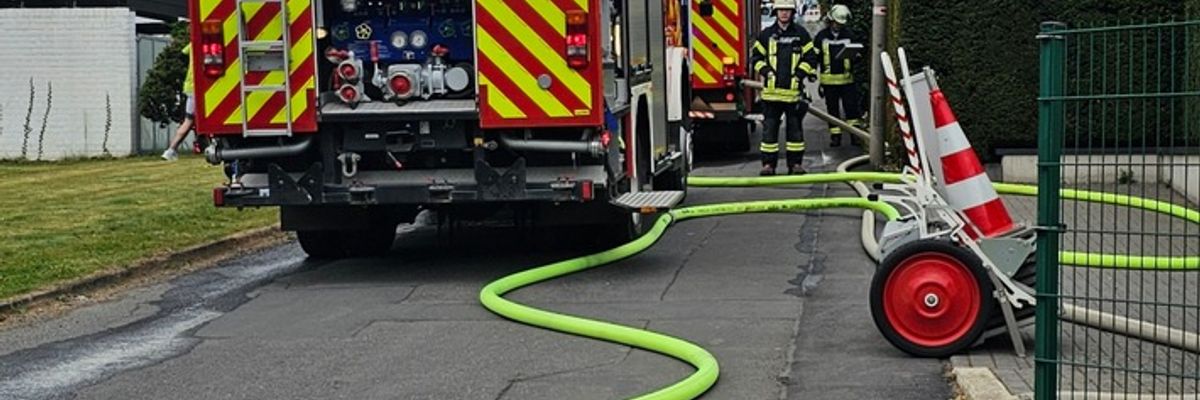FW Königswinter: Feuer in Elektroverteilerkasten verursacht Sachschaden an Wohnhaus