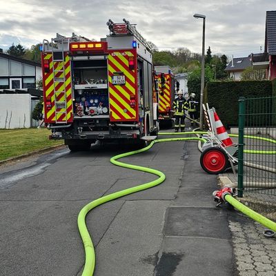 FW Königswinter: Feuer in Elektroverteilerkasten verursacht Sachschaden an Wohnhaus
