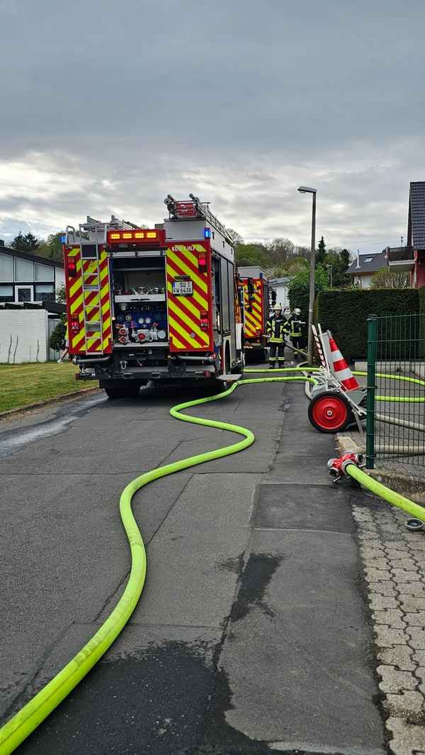 FW Königswinter: Feuer in Elektroverteilerkasten verursacht Sachschaden an Wohnhaus