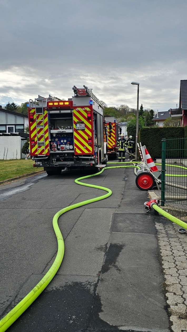 FW Königswinter: Feuer in Elektroverteilerkasten verursacht Sachschaden an Wohnhaus