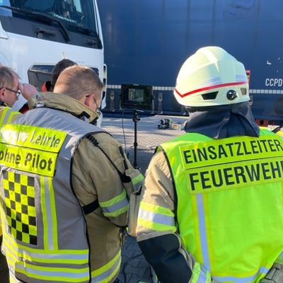 FW Lehrte: ABC-Großeinsatz bei einer Spedition in Lehrte
