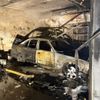 FW-RS: Brennt PKW in Garage. Feuerwehr konnte Brandausbreitung auf das gesamte Gebäude verhindern.