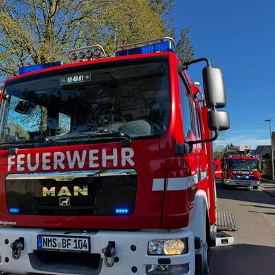 FW Neumünster: Parallele Einsätze fordern Feuerwehr Neumünster
