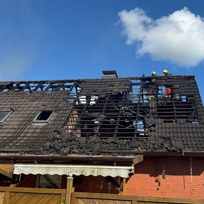 FW-SE: Feuer zerstört Wohnhaus in Henstedt-Ulzburg