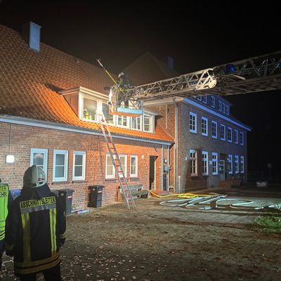 FW-ROW: Küchenbrand in Flüchtlingsunterkunft - Bewohner retten sich selbst