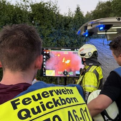 FW-PI: Wohnhausbrand in Quickborn - Über 100 Einsatzkräfte mehrere Stunden im Einsatz