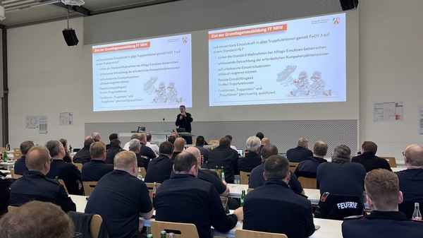 FW Kreis Soest: Neue Grundlagenausbildung: Gemeinsam für den Einsatz gerüstet / ARGE SCHU informiert Führungskräfte und Ausbilder