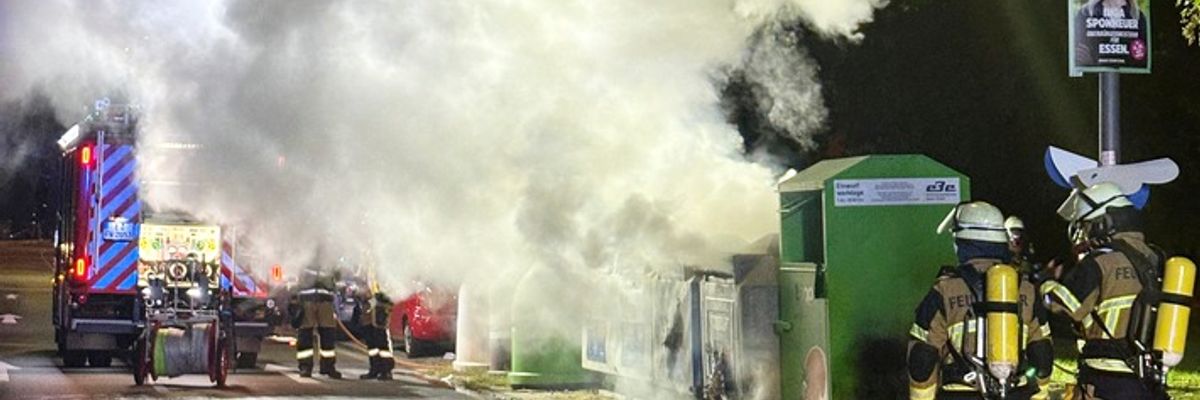 FW-E: Brandserie in Altenessen-Süd - mehrere Containerbrände