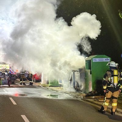 FW-E: Brandserie in Altenessen-Süd - mehrere Containerbrände