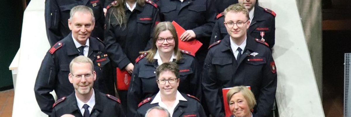FW Alfter: Jahreshauptversammlung 2026 der Feuerwehr Alfter Ein Abend mit einer erfreulichen Anzahl an Beförderungen und Ehrungen