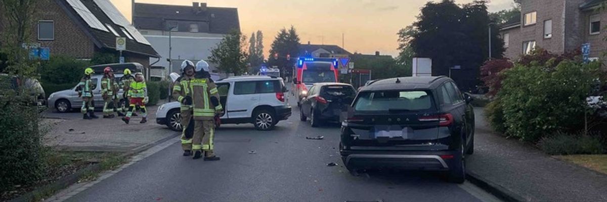 FW Alpen: Verkehrsunfall am frühen Morgen
