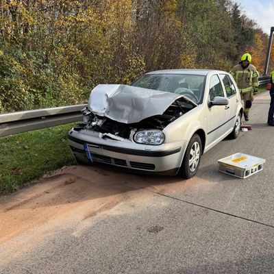 FW Ratingen: Zwei Schwerverletzte nach Verkehrsunfall auf der A3 - weiterer Schwerverletzter bei Arbeitsunfall in Lintorf