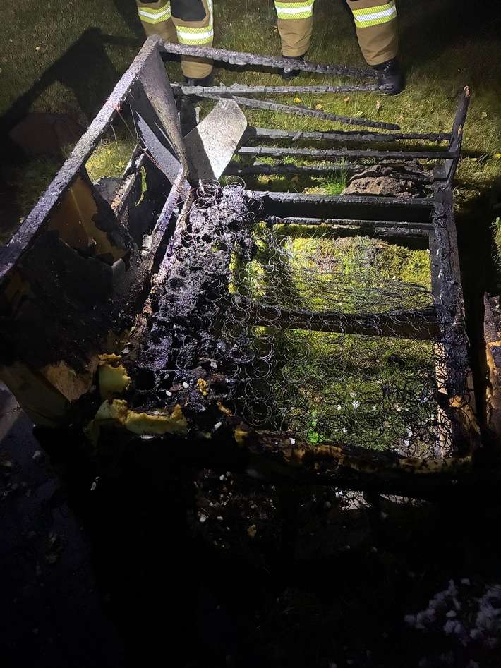 FW-OLL: Brand in einem Bungalow - starke Rauchentwicklung