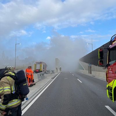 FW Reichenau: Brennendes Fahrzeug im Tunnel - Feuerwehren üben den Ernstfall - Brandschutzübung im Tunnel Waldsiedlung B33 - Tunnel-Waldsiedlung, 11.10.2025