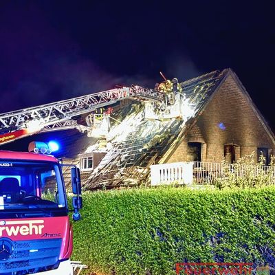FW-RE: Massiver Wohnungsbrand - eine schwerstverletzte Person durch Kräfte der Feuerwehr gerettet
