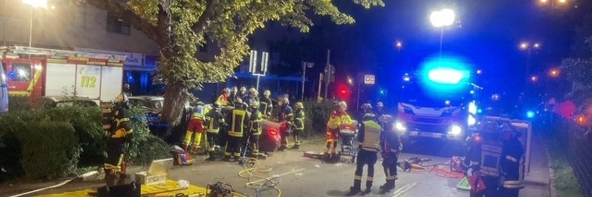 FW-DO: Verkehrsunfall auf dem Burgwall - eine Person eingeklemmt