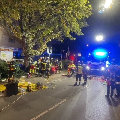 FW-DO: Verkehrsunfall auf dem Burgwall - eine Person eingeklemmt