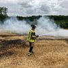 FW-BO: Brand eines Strohballens auf einem Stoppelfeld in Harpen