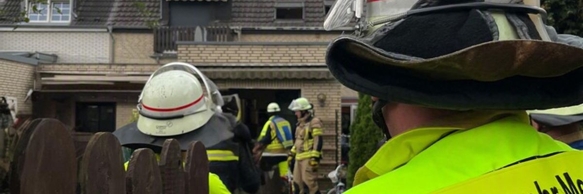 FW Meerbusch: Pressemitteilung der Feuerwehr Meerbusch zu einem Küchenbrand nach Fettexplosion in Meerbusch-Osterath