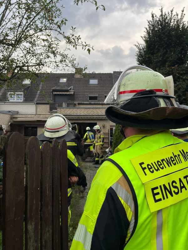 FW Meerbusch: Pressemitteilung der Feuerwehr Meerbusch zu einem Küchenbrand nach Fettexplosion in Meerbusch-Osterath