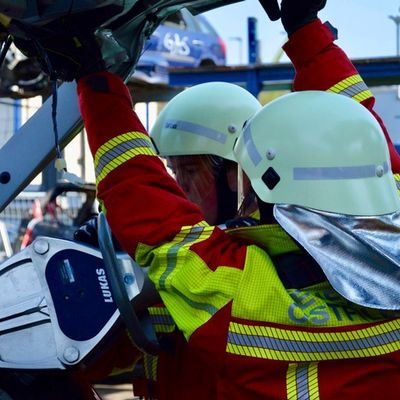 FW LK Esslingen: Erfolgreicher Abschluss der Feuerwehr-Grundausbildung im Landkreis Esslingen
