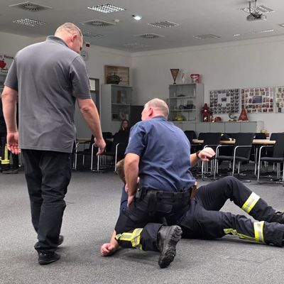 FW Celle: Selbstverteidigung für Einsatzkräfte