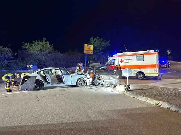 FW Weinheim: Mercedes und BMW verunfallen auf der Westtangente