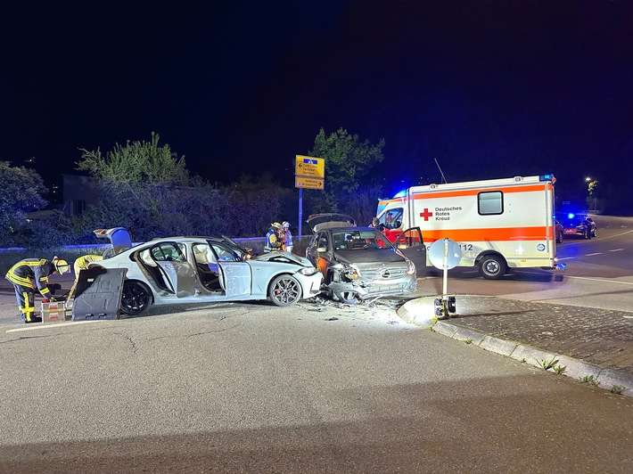 FW Weinheim: Mercedes und BMW verunfallen auf der Westtangente