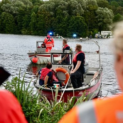FW-E: Vermisste Person - Umfangreiche Suchmaßnahmen an der Ruhr