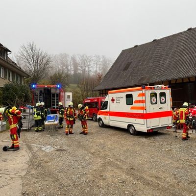 KFV Bodenseekreis: Großer Feuerwehreinsatz wegen Schwelbrand in Wiggenweiler
