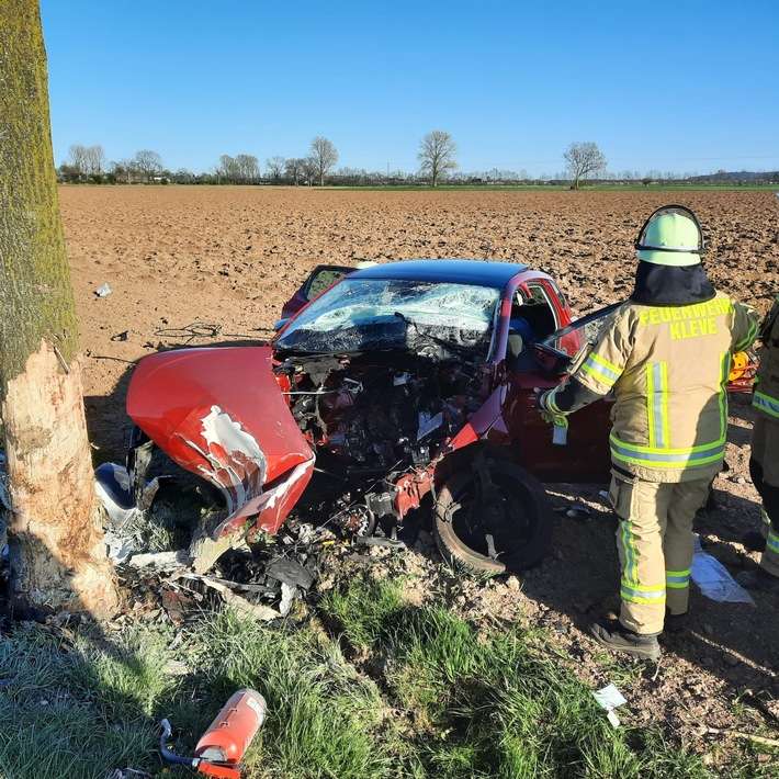 FW-KLE: Schwerer Verkehrsunfall auf der Nieler Straße